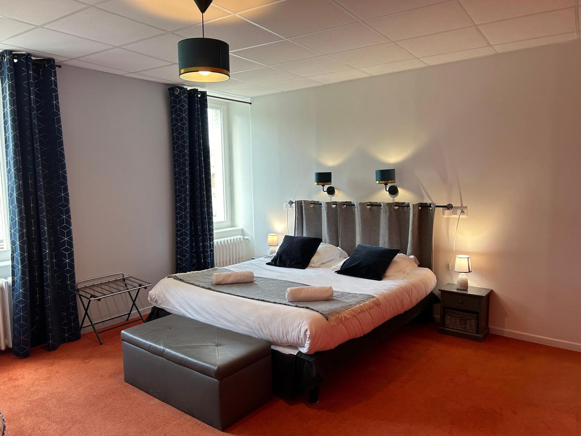 Logis Hotel De Paris Murol Exterior foto
